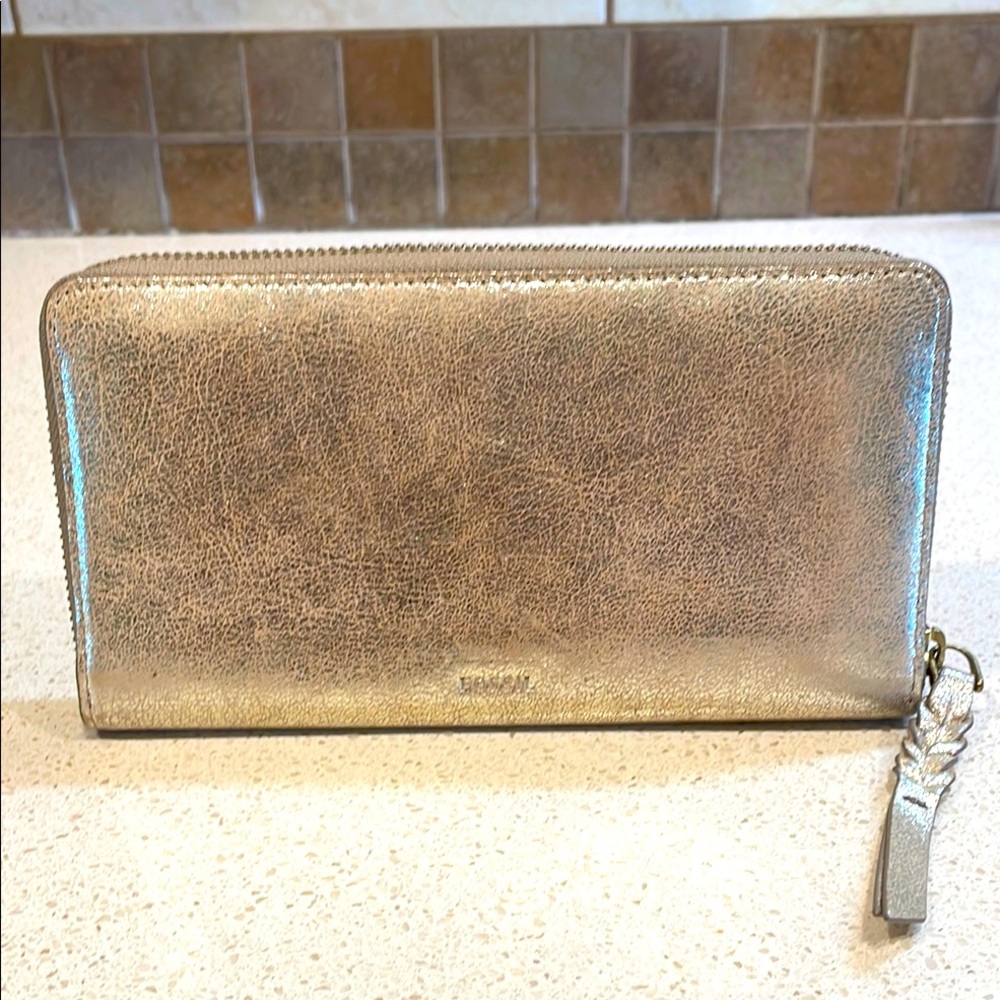 Fossil Caroline Large Metallic Gold Wallet with Embossed Logo Like New!